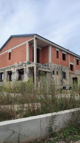 Kuća na prodaju 460 m² – Fažana
