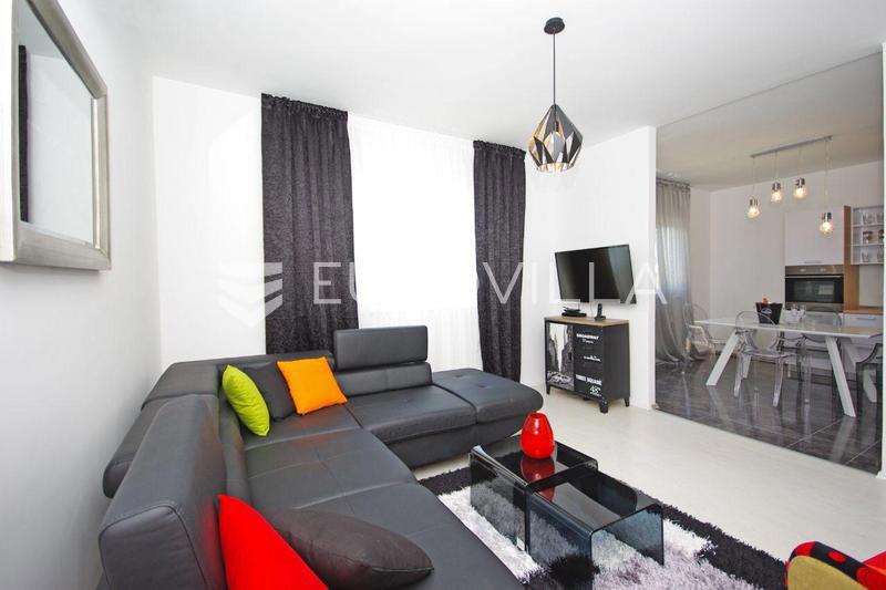 Flat For rent - SPLITSKO-DALMATINSKA SPLIT