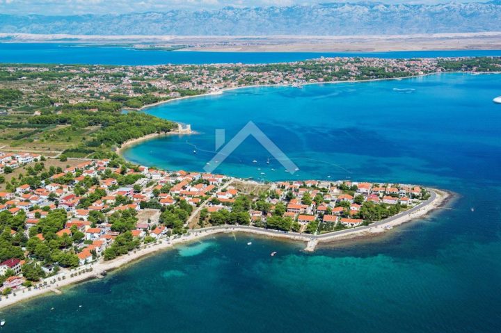 Zemljište na prodaju 1362 m² – Vir