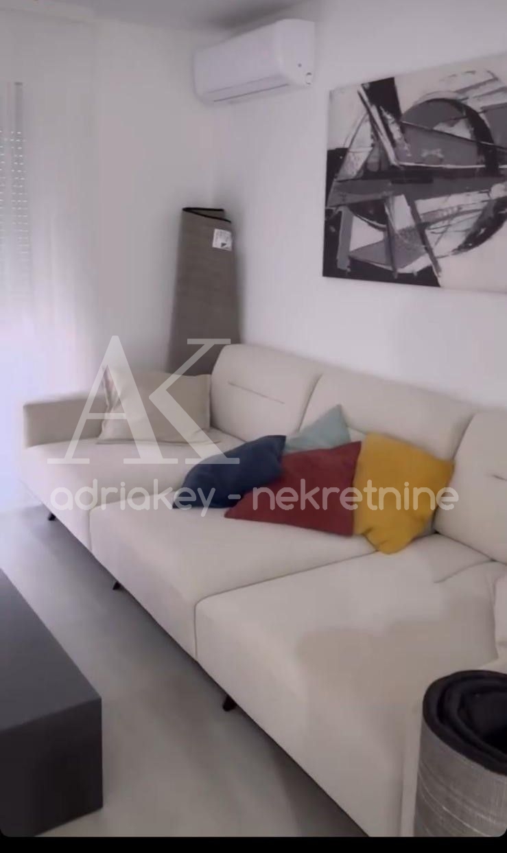 Flat For rent - SPLITSKO-DALMATINSKA MAKARSKA