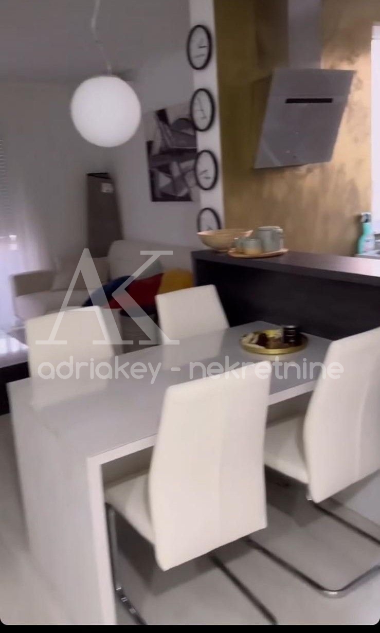 Flat For rent - SPLITSKO-DALMATINSKA MAKARSKA