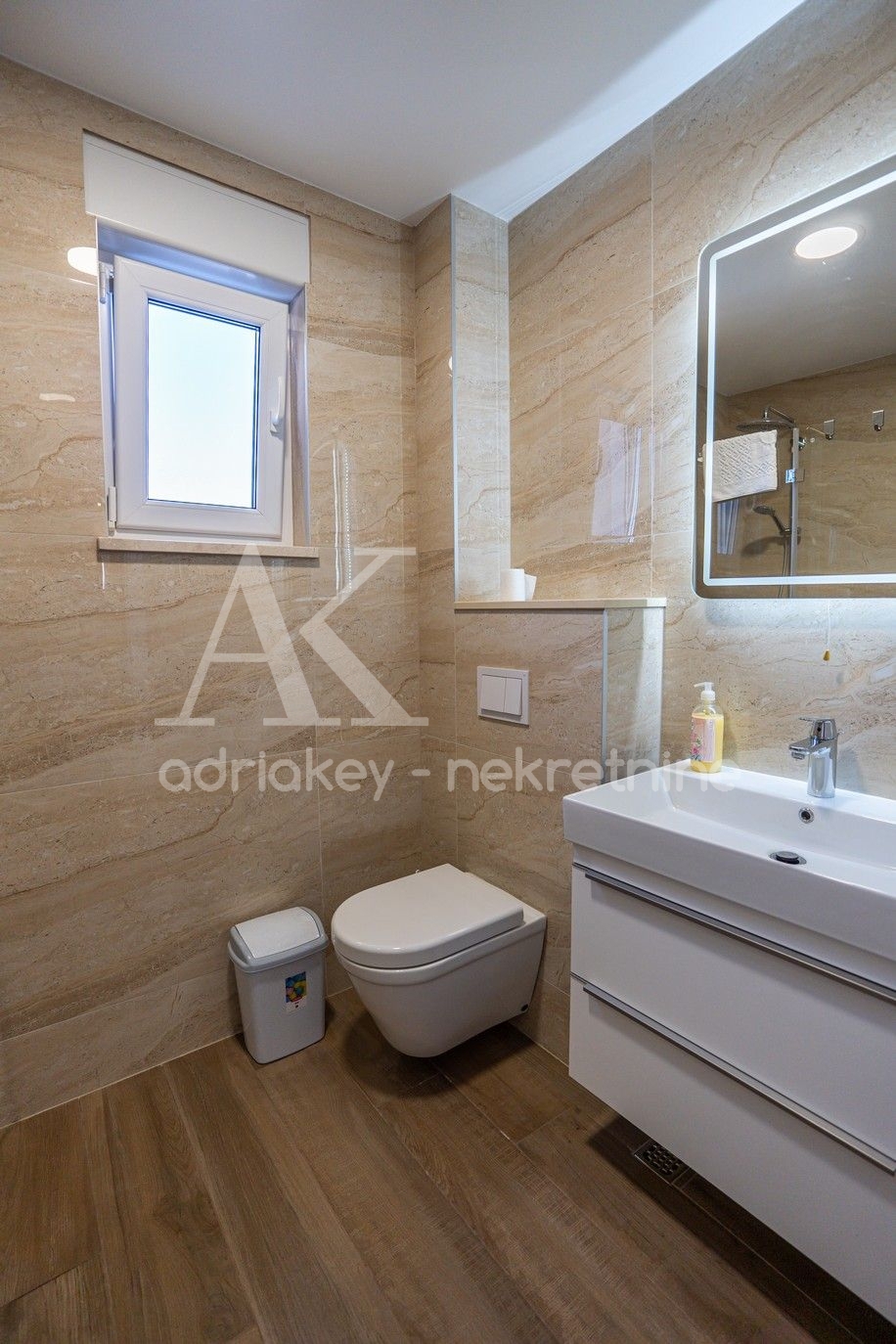 Flat For rent - SPLITSKO-DALMATINSKA MAKARSKA