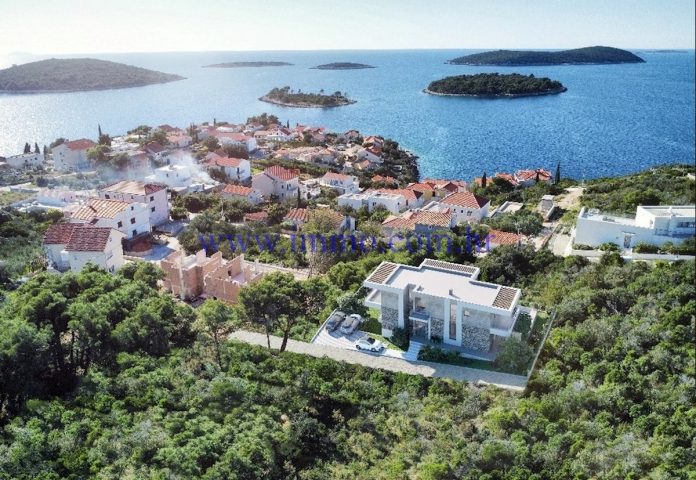 Land for sale 350 m² – Maslinica