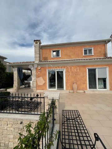 Kuća na prodaju 143 m² – Karigador