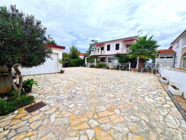 Dům na prodej 240 m² – Vir