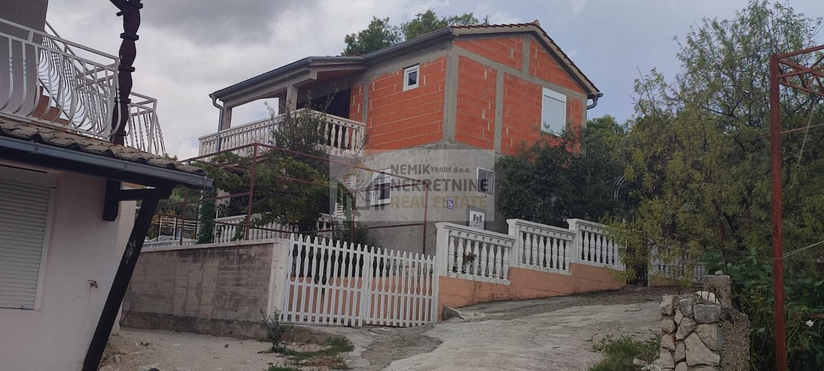 Casa In vendita - ŠIBENSKO-KNINSKA ROGOZNICA