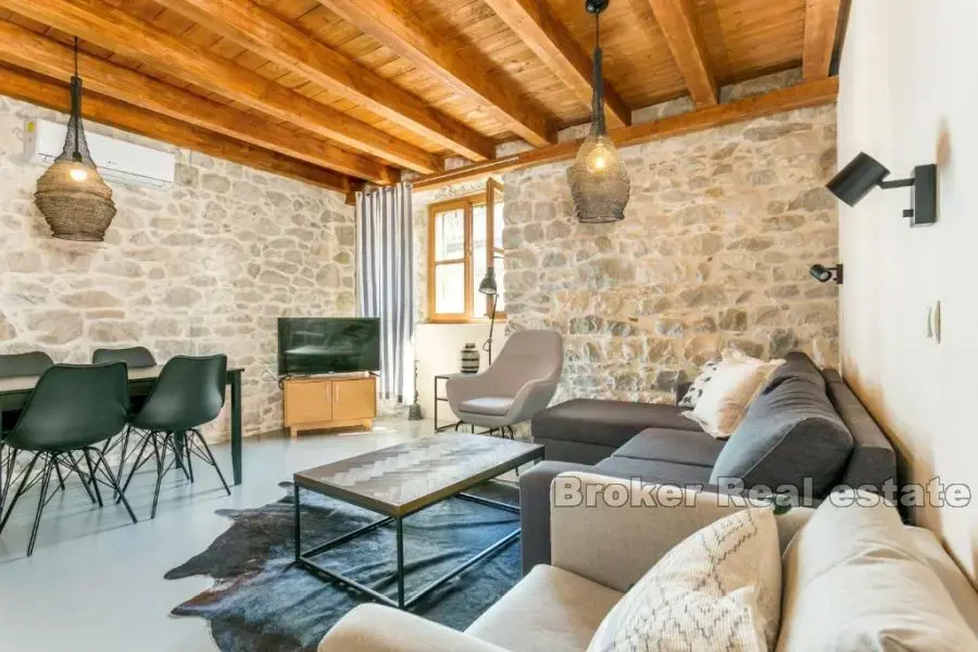 Hiša Na predaj - SPLITSKO-DALMATINSKA KAŠTELA
