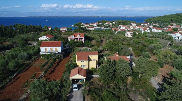 Hiša na predaj 120 m² – Ugljan