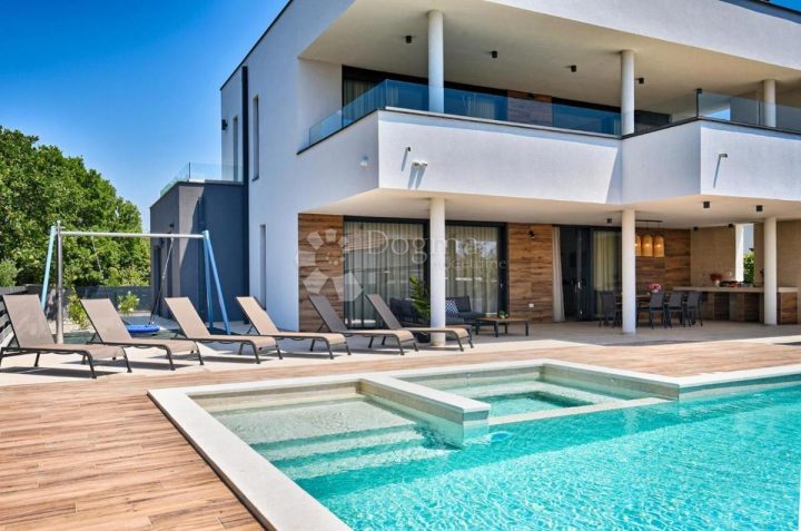 Casa in vendita 342 m² – Peroj