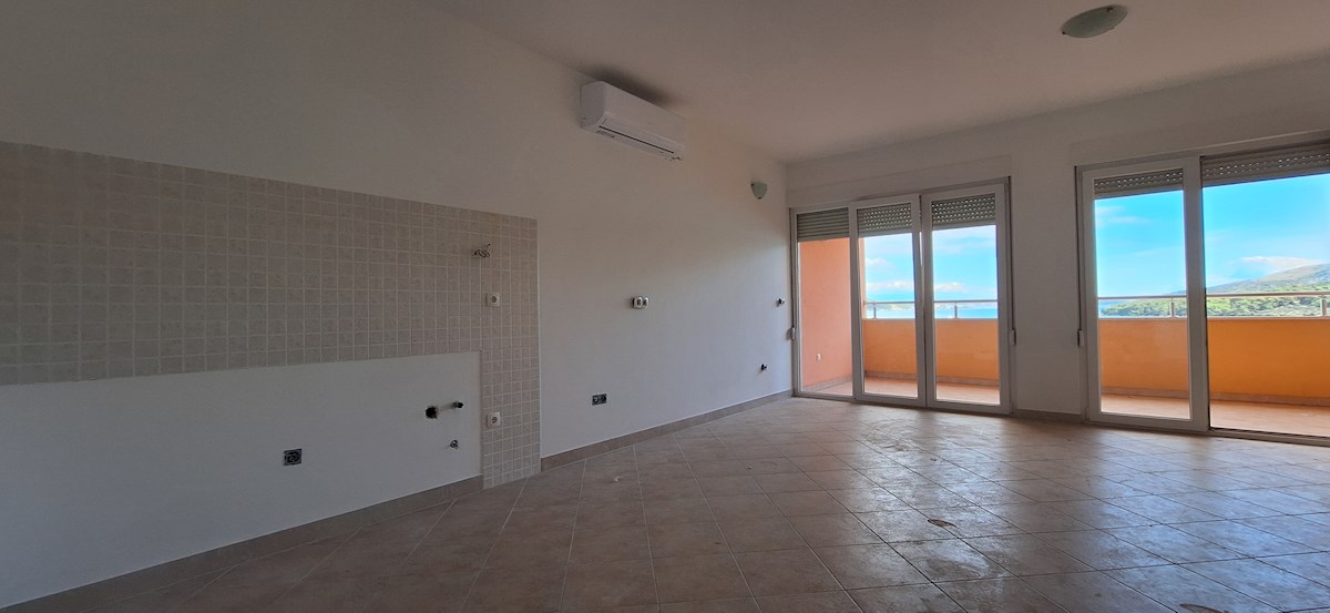 Flat For sale - SPLITSKO-DALMATINSKA MARINA