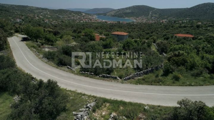 Zemljište na prodaju 656 m² – Vinišće