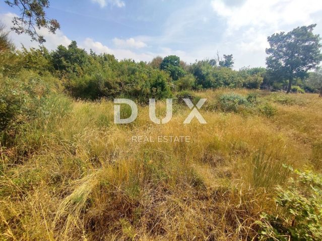 Land for sale 1610 m² – Fažana