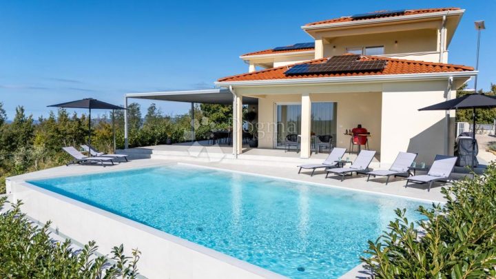 Kuća na prodaju 255 m² – Motovun