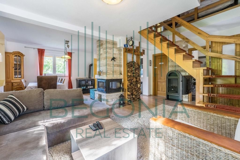 House For sale - LIČKO-SENJSKA GOSPIĆ