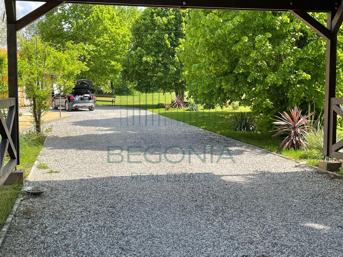 House For sale - LIČKO-SENJSKA GOSPIĆ