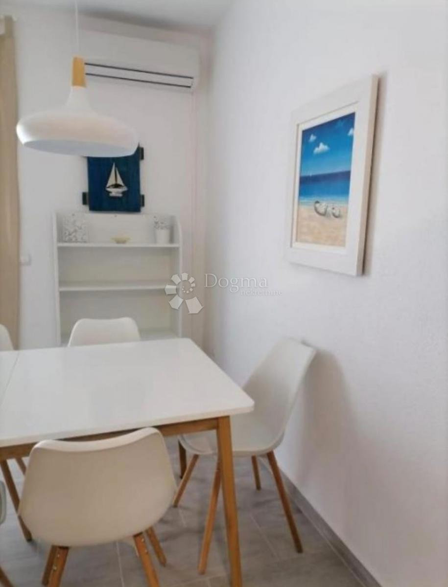 Flat For sale - ŠIBENSKO-KNINSKA PRIMOŠTEN