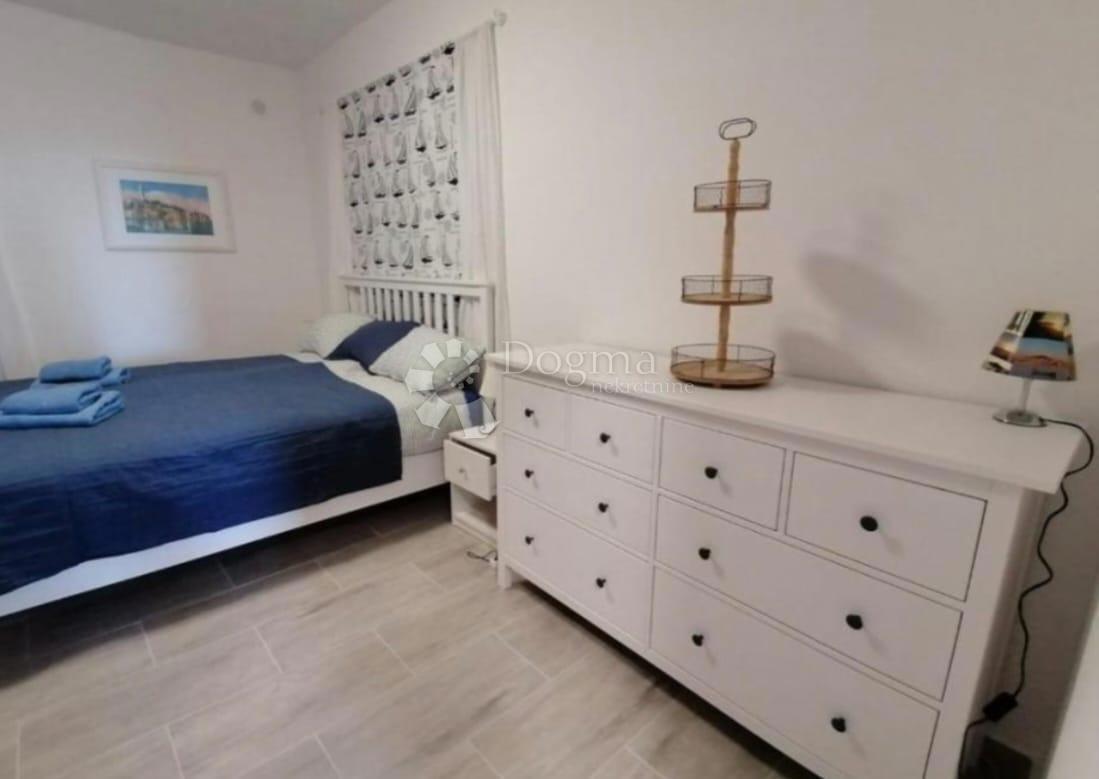 Flat For sale - ŠIBENSKO-KNINSKA PRIMOŠTEN