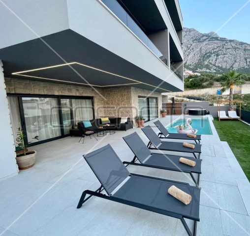 Hiša na predaj 500 m² – Makarska