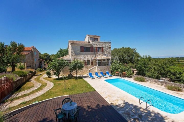 Kuća na prodaju 330 m² – Poreč
