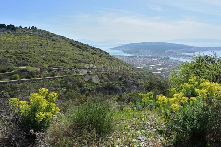 Land for sale 2000 m² – Seget Gornji