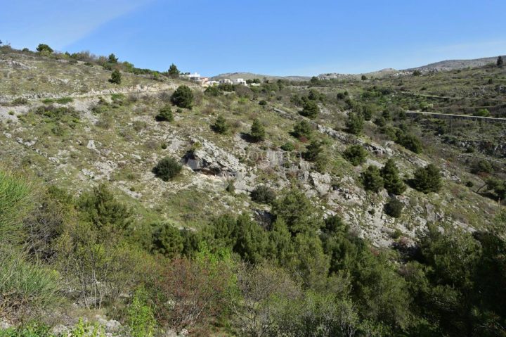 Land for sale 13512 m² – Seget Gornji