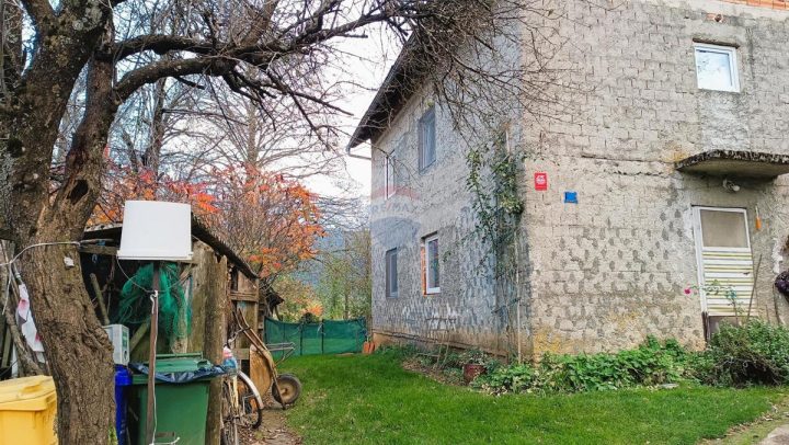 Dom Na sprzedaż JEZERO I DIO