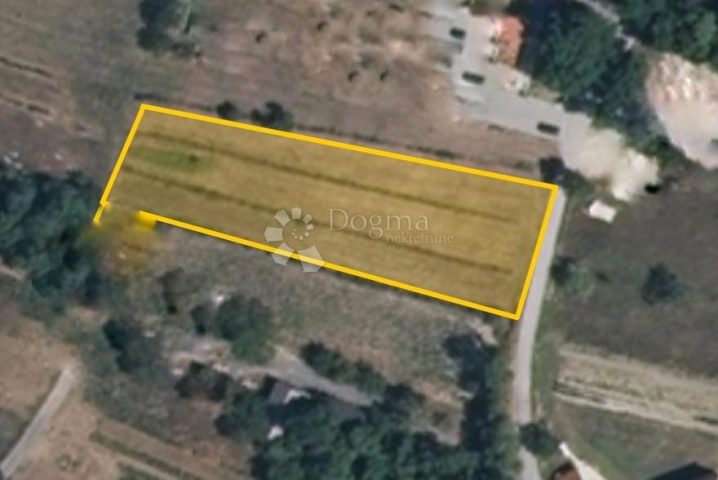 Działka na sprzedaż 2030 m² – Pićan