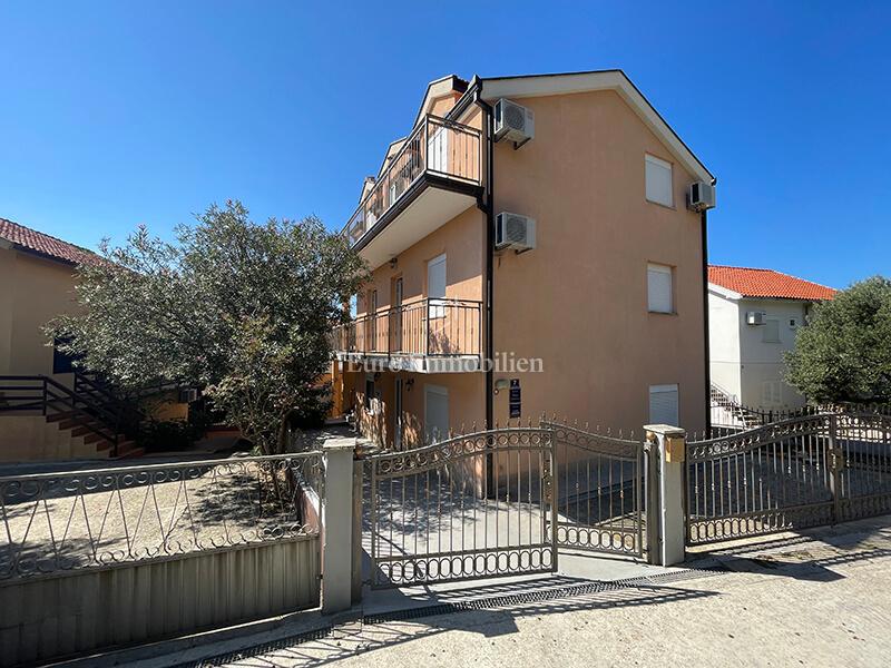 Haus Zu verkaufen - SPLITSKO-DALMATINSKA GRADAC