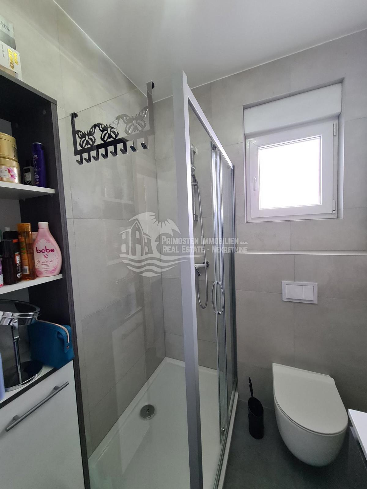 Appartement À vendre - ŠIBENSKO-KNINSKA PRIMOŠTEN