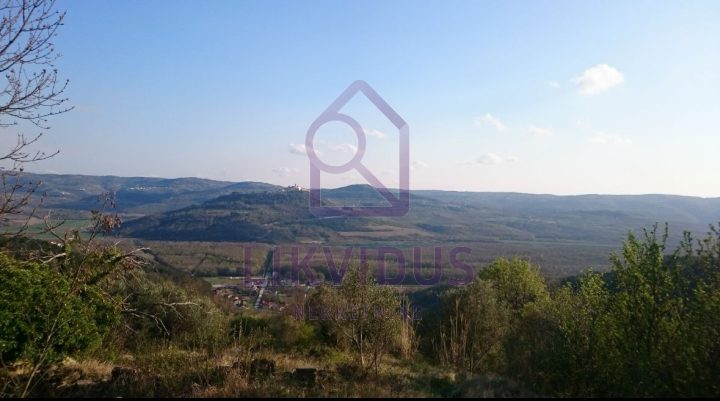 Działka na sprzedaż 600 m² – Oprtalj