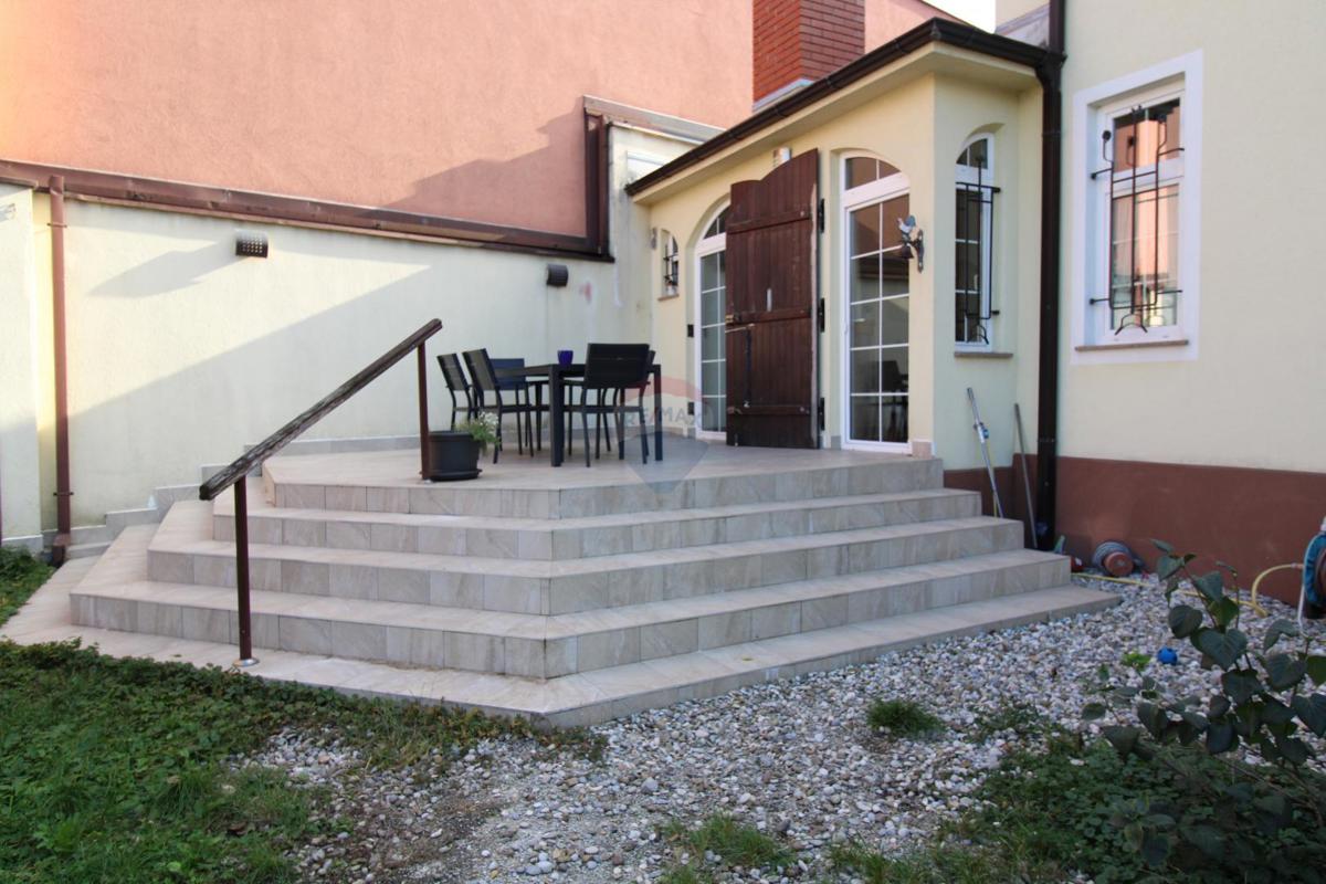 Kuća Na prodaju - ZAGREBAČKA VELIKA GORICA