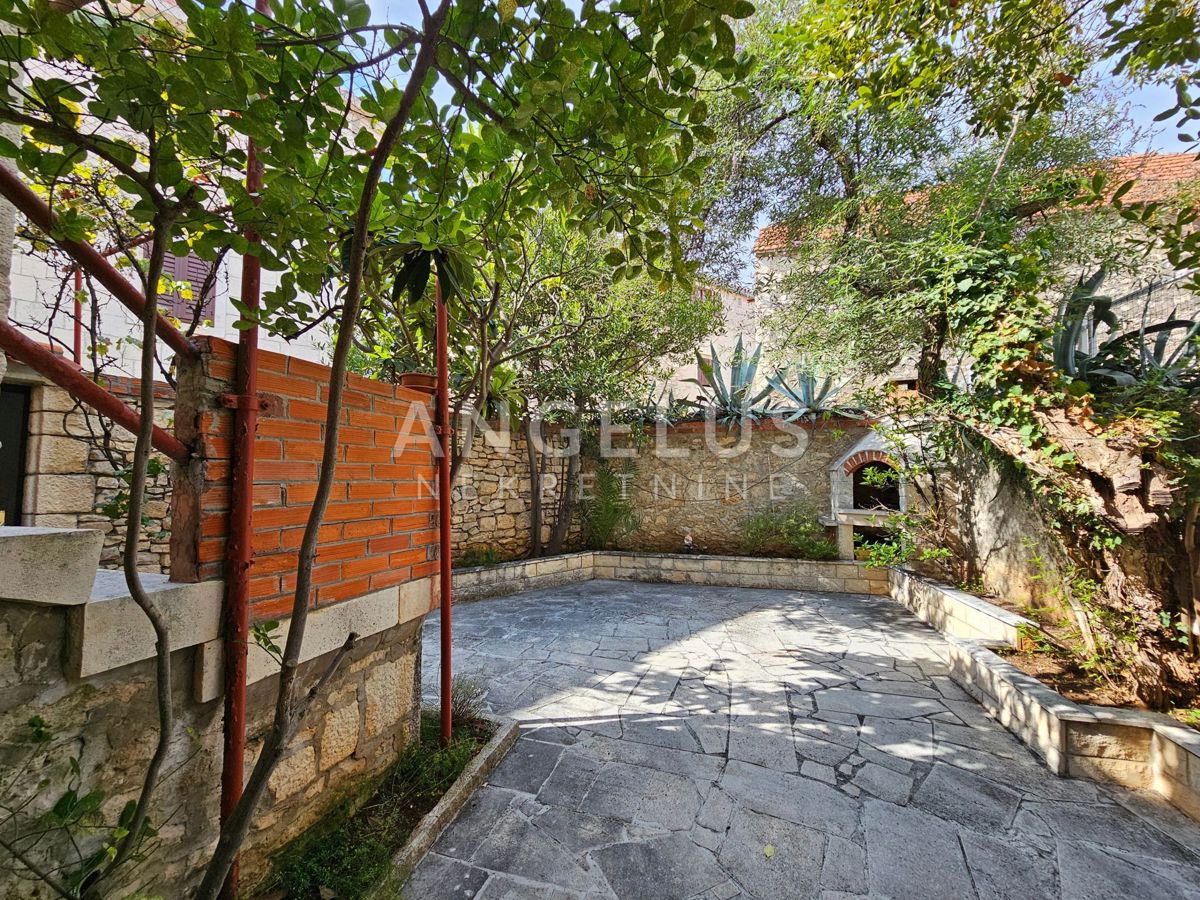 House For sale - SPLITSKO-DALMATINSKA BRAČ