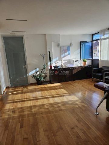 Gewerbefläche Zu vermieten - Splitsko-dalmatinska Split - foto 2/3