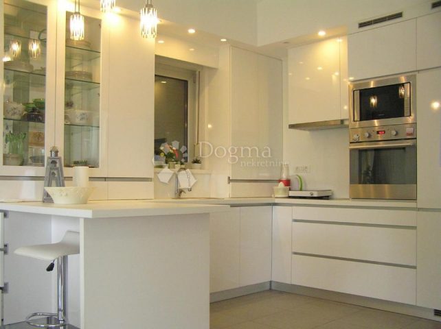 Maison À louer - Primorsko-goranska Matulji - foto 2/13