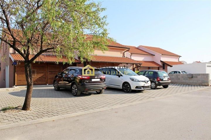 Hiša Na predaj - šibensko-kninska Vodice - foto 5/19