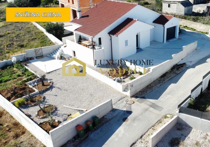 Kuća na prodaju 224 m² – Vodice