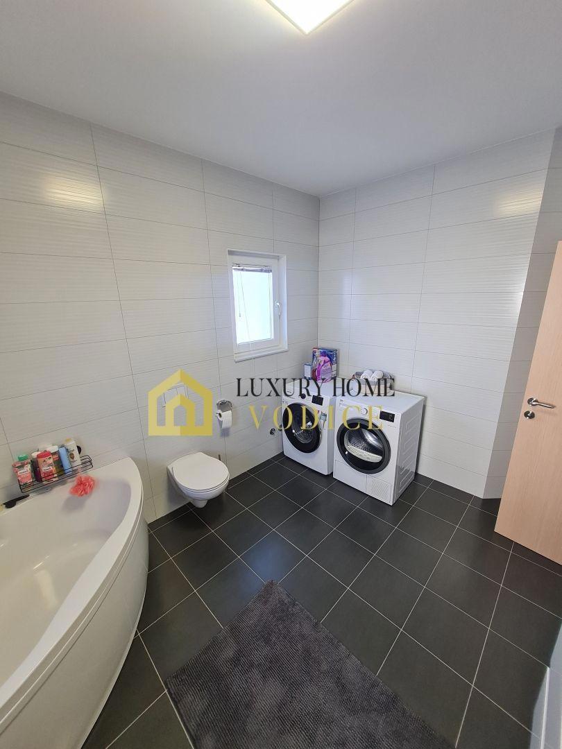House For sale - ŠIBENSKO-KNINSKA VODICE