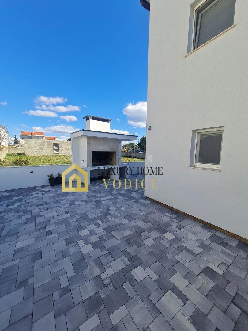House For sale - ŠIBENSKO-KNINSKA VODICE