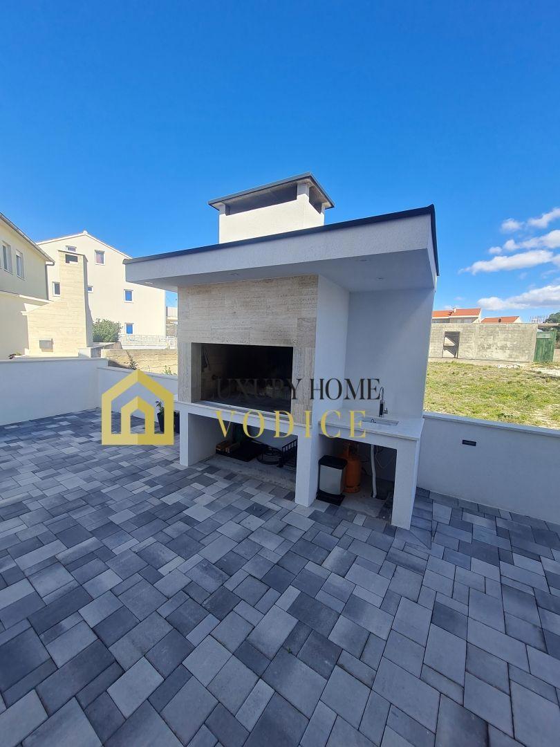 House For sale - ŠIBENSKO-KNINSKA VODICE