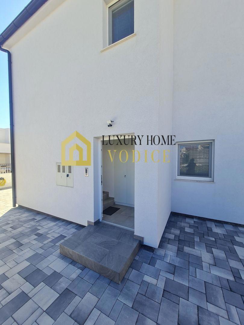 House For sale - ŠIBENSKO-KNINSKA VODICE