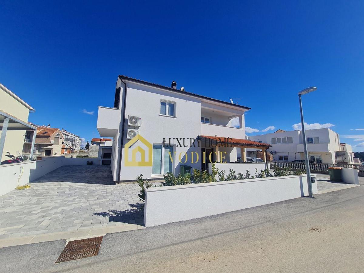 House For sale - ŠIBENSKO-KNINSKA VODICE
