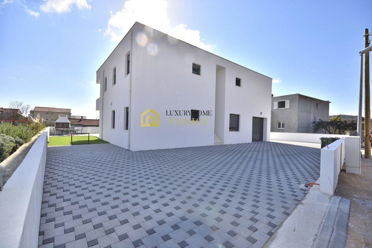 House For sale - ŠIBENSKO-KNINSKA VODICE