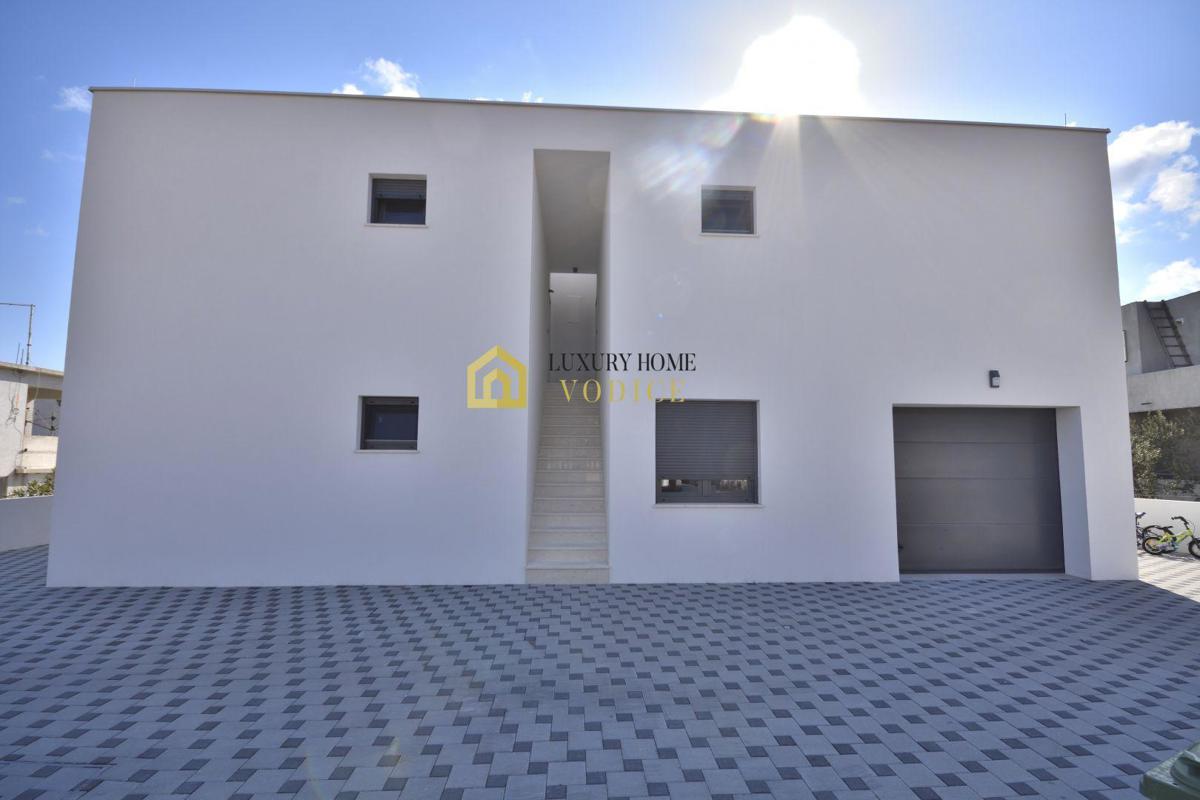 House For sale - ŠIBENSKO-KNINSKA VODICE