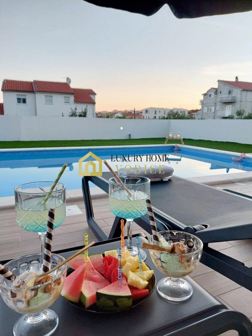 House For sale - ŠIBENSKO-KNINSKA VODICE