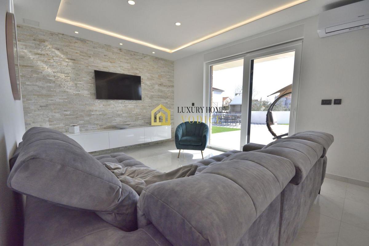 House For sale - ŠIBENSKO-KNINSKA VODICE
