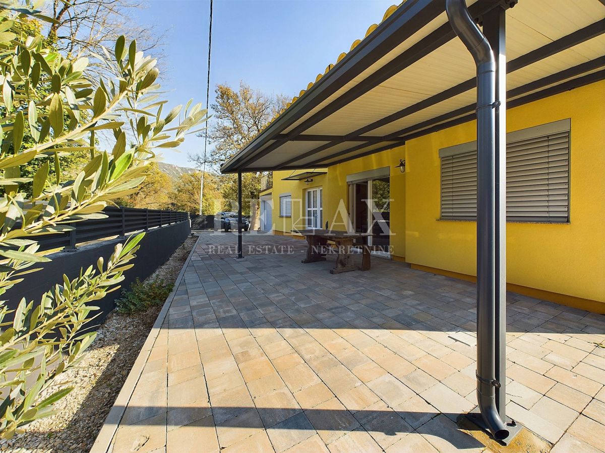 Hiša Na predaj - PRIMORSKO-GORANSKA VINODOLSKA OPĆINA
