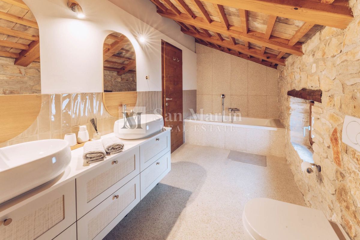House For sale - ISTARSKA NOVIGRAD