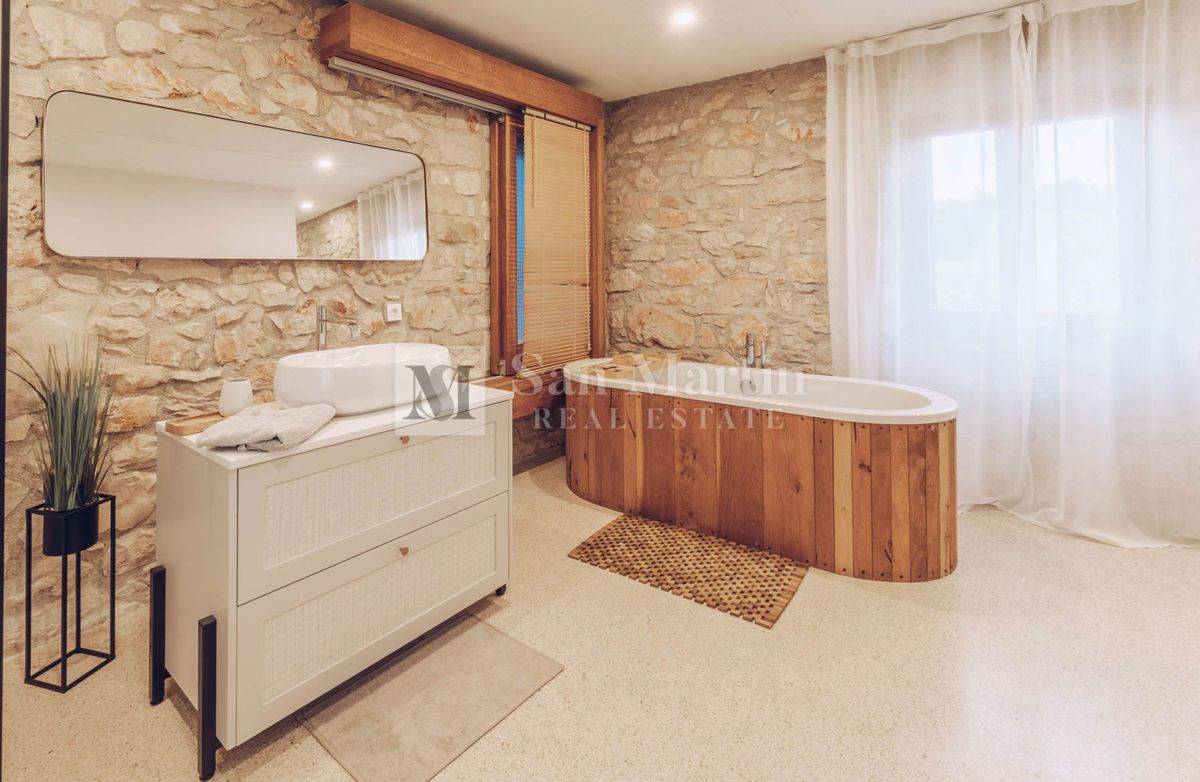 House For sale - ISTARSKA NOVIGRAD