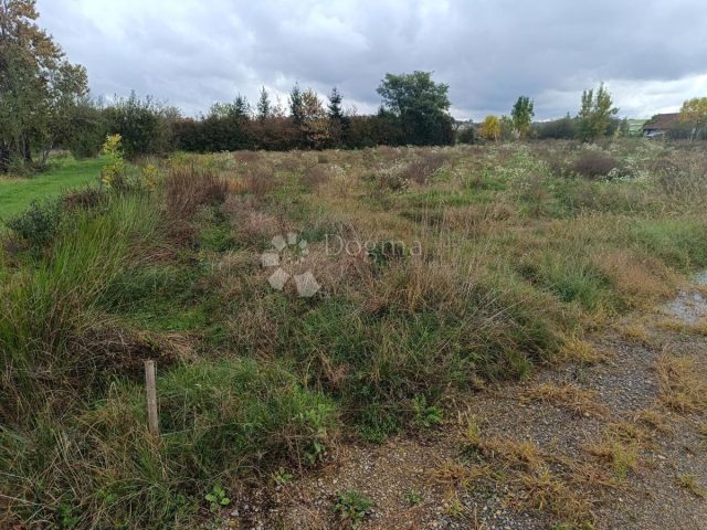 Land for sale 1023 m² – Karlovac