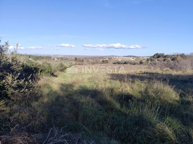 Parcela na predaj 664 m² – Pula